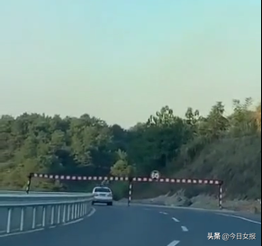 兩妙齡女子寶馬車頂劃拳視頻火了！不是“好嗨喲”是“超危險”！