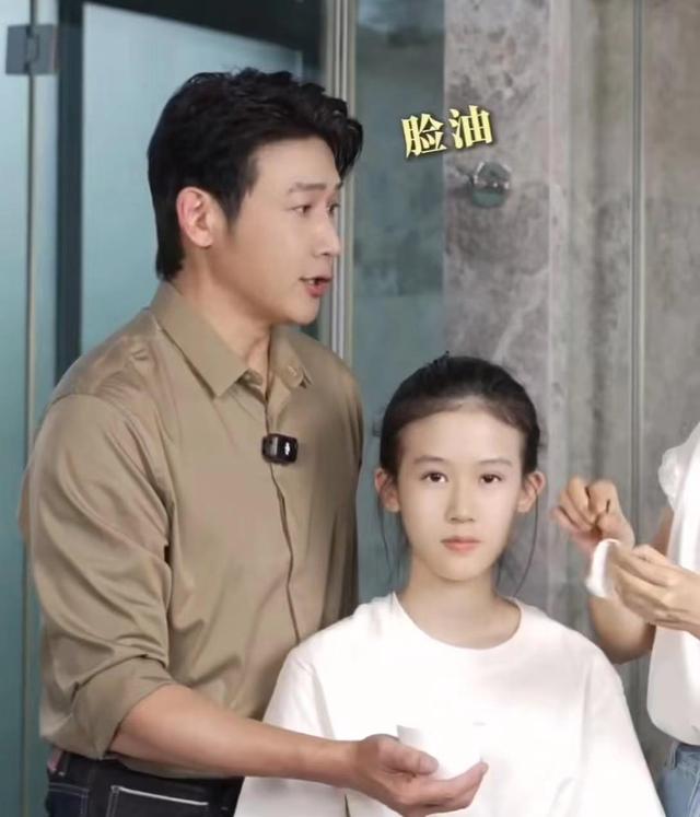 陸毅女兒貝爾近照驚艷，腿又長又細(xì)，身高直逼180cm