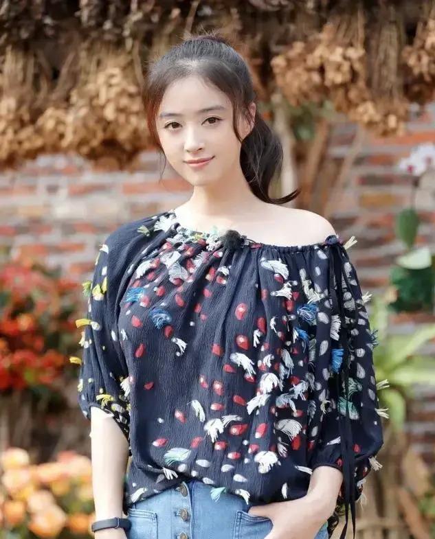 肉感女神蔣欣太豐滿了！大胸肥臀，勻稱、前凸后翹身材太迷人 -