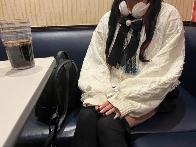 16歲日本女高中生為追星淪為站街女，月入70萬全獻(xiàn)給地下男偶像！