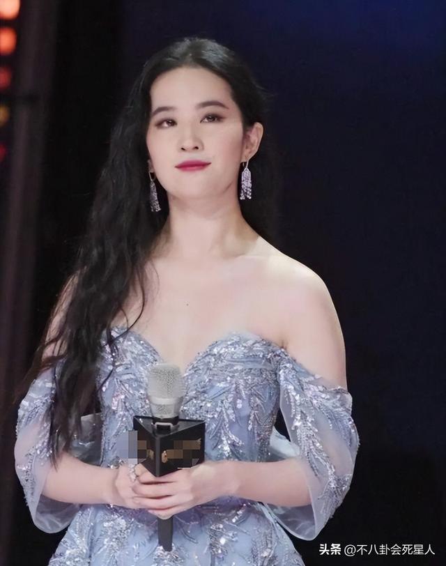 趙麗穎的副乳，楊冪的扁屁股，鞠婧祎的腿，女明星的身材也很真實