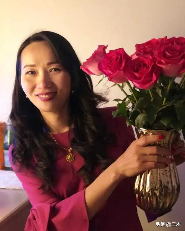 畫(huà)面曝光！華人美女在美國(guó)遭到搶劫，拖進(jìn)房間折磨后又打成了篩子