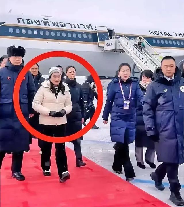 顏值爆表！泰國美女總理訪華，特級保鏢竟是“冷面女戰(zhàn)神”