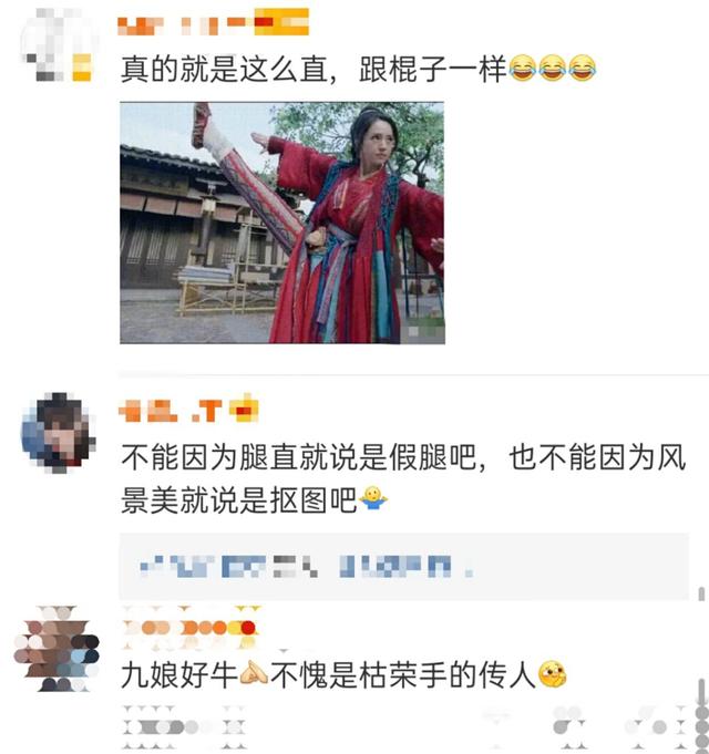 《有翡》董璇被吐槽像安了假腿，一字馬秀大長(zhǎng)腿，網(wǎng)友：好美好直