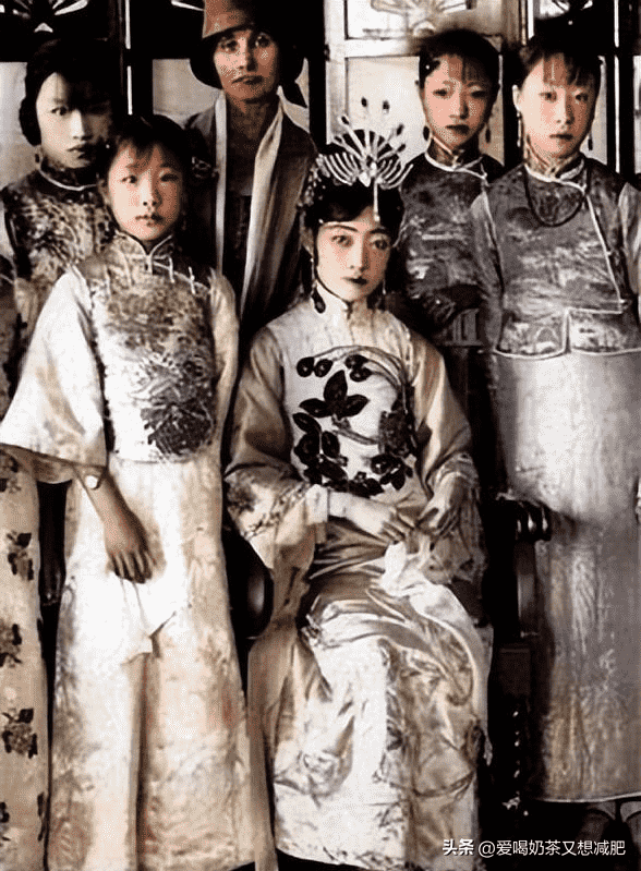日軍獸行照片：當(dāng)著父親的面玷污他女兒，臨走還殘忍割下妻子乳房