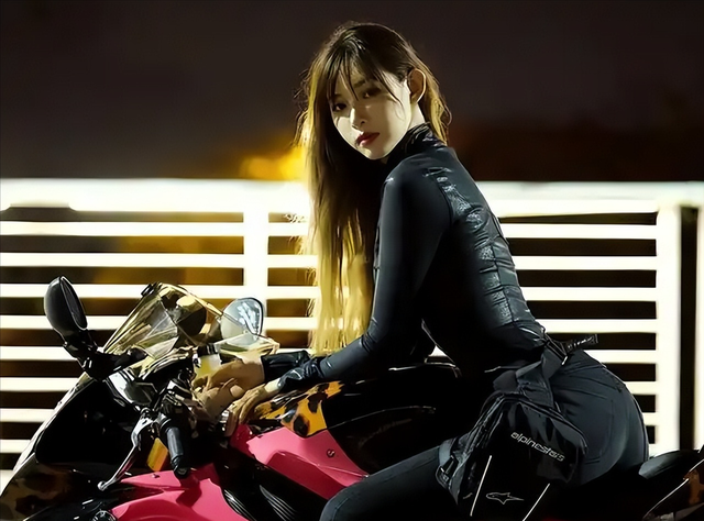 19歲機(jī)車女網(wǎng)紅去世，目擊者曝光細(xì)節(jié)，現(xiàn)場(chǎng)慘烈，喜歡穿絲襪飆車