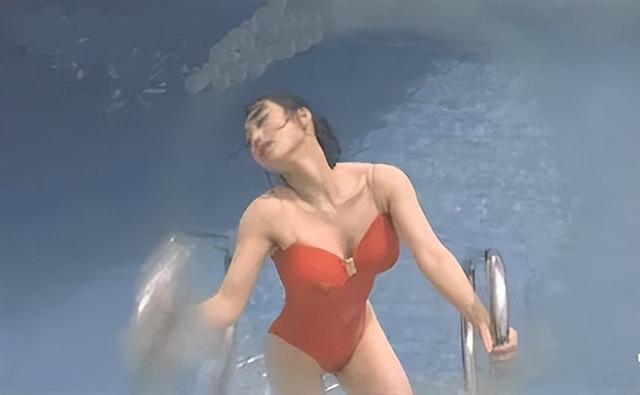 揭秘：女星的胸，捂著，到底想不想給你看？