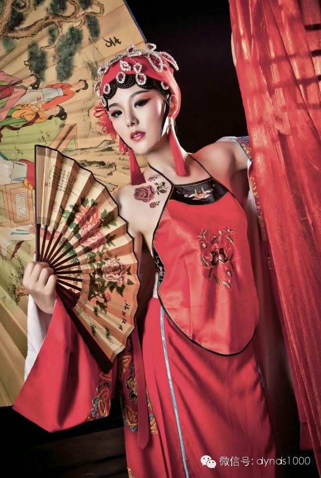 性感另類的古裝肚兜美女
