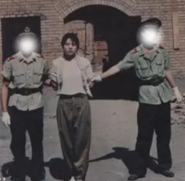 2005年，美女死刑犯畢麗梅被槍決，意外蘇醒后，家屬哀求饒她一命