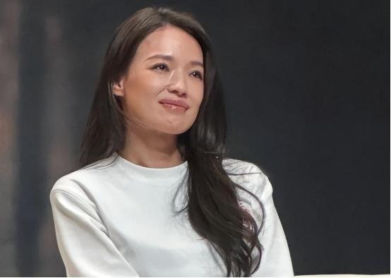 李小冉的胸，閆妮的腿，殷桃的腰，這6位中年女星性感起來(lái)迷死人