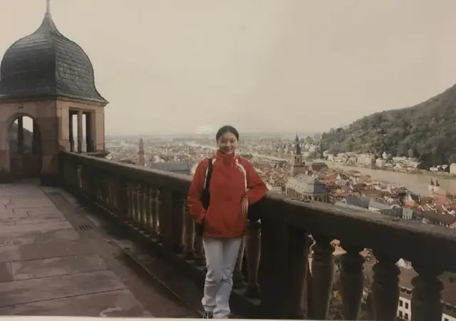 “土妹”陳婷：18歲跟了張藝謀，無(wú)名無(wú)分伺候11年，現(xiàn)終于成贏家