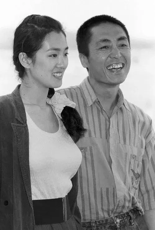 “土妹”陳婷：18歲跟了張藝謀，無(wú)名無(wú)分伺候11年，現(xiàn)終于成贏家