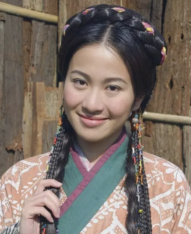 葉璇“變臉”？6位港風(fēng)女神容顏大改：有的圓臉變尖臉，有的臉僵