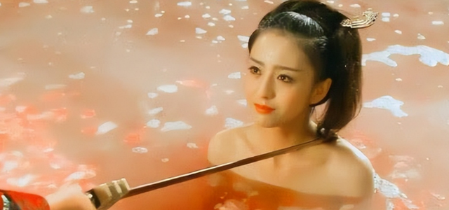 同樣是“美人出浴”，有的清純嫵媚惹人憐，剩下的只想摁水里