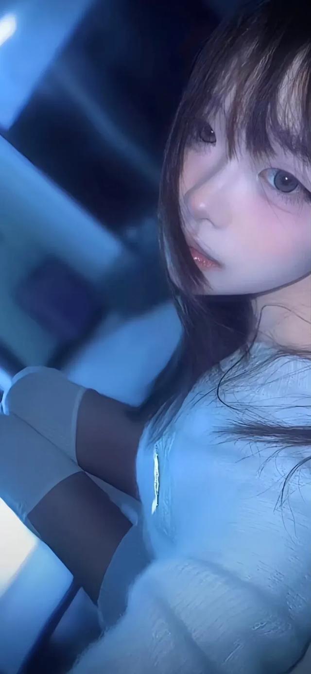 精選高清性感美女手機(jī)鎖屏壁紙。