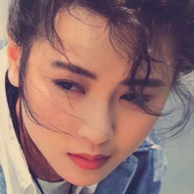 “短發(fā)女神”袁潔瑩的香艷情史，和她的出道經(jīng)歷