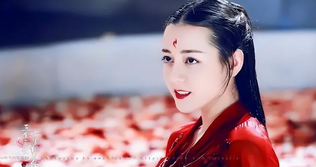同樣是“美人出浴”，有的清純嫵媚惹人憐，剩下的只想摁水里