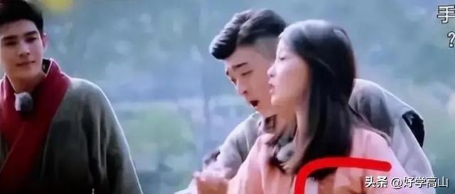 強(qiáng)吻、摸胸、掀裙底，這些男星究竟是真敬業(yè)，還是借機(jī)揩油？