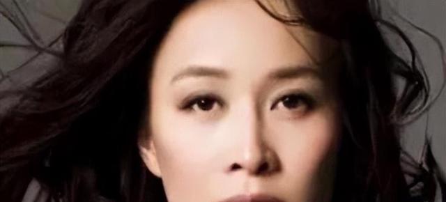 抽煙成癮的六位女明星，個個都是老煙民，劉亦菲14歲就會抽煙了