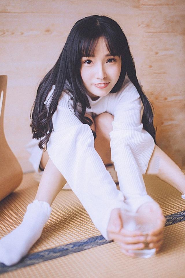 90后清純模特早晨性感私房照
