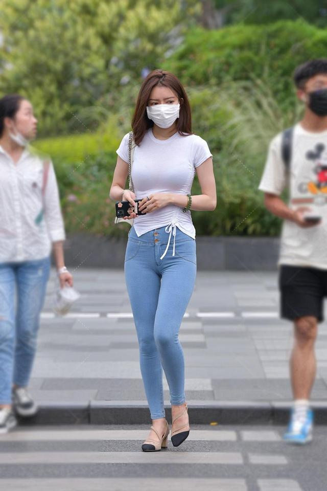 街拍夏季性感清涼美女風(fēng)韻少婦風(fēng)韻精致白皙大長腿美女壁紙少女