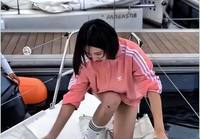 花費(fèi)上千萬，挑戰(zhàn)極限運(yùn)動(dòng)，24歲翼裝飛行女神魂斷天門山，值得嗎