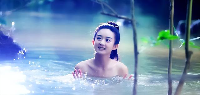 同樣是“美人出浴”，有的清純嫵媚惹人憐，剩下的只想摁水里