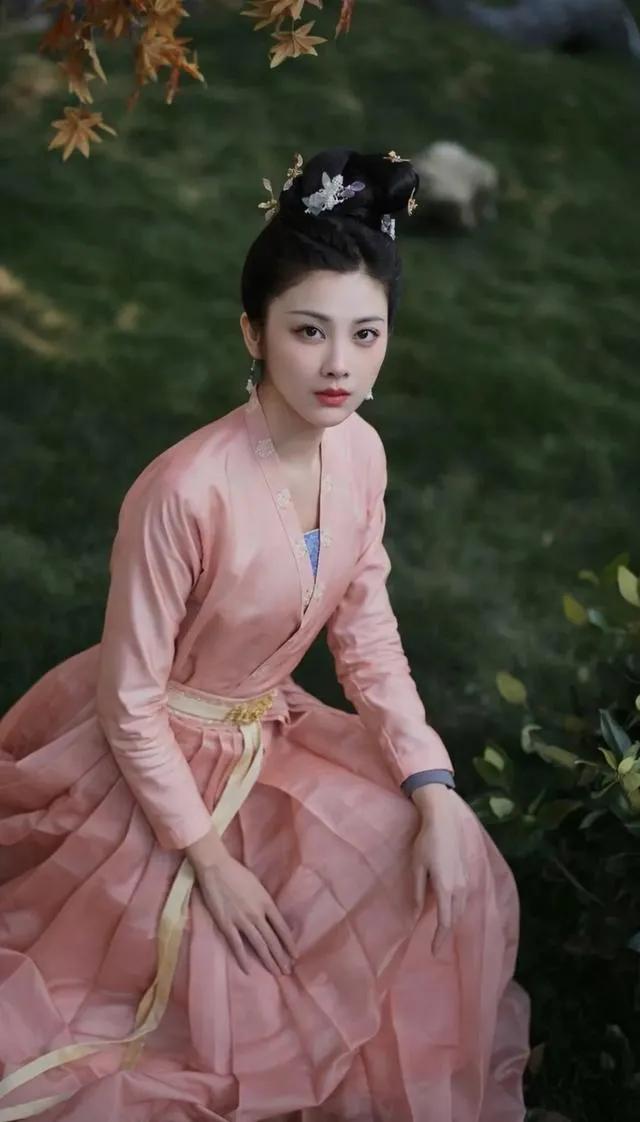 美女王伊瑤