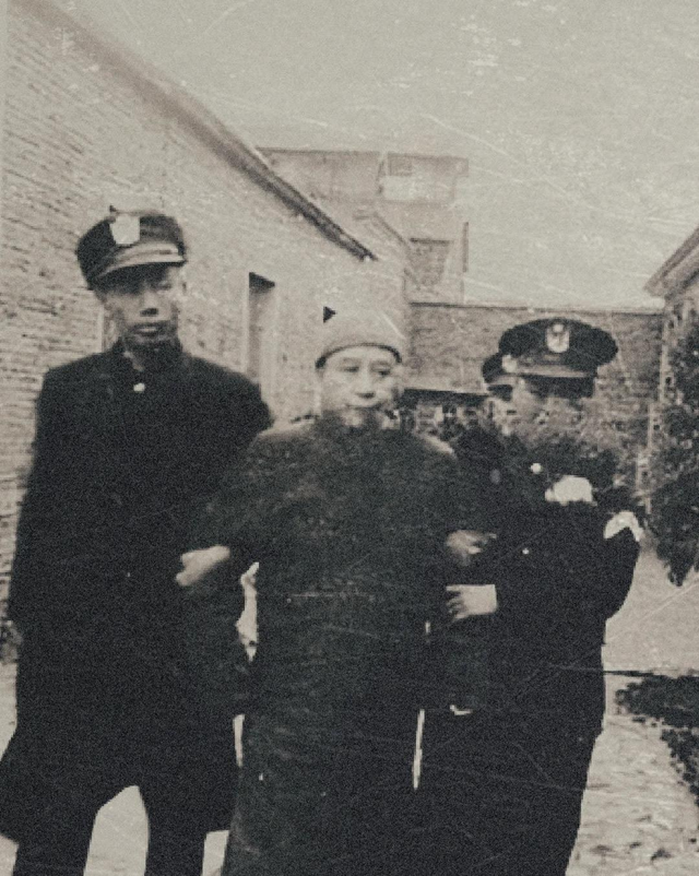 日軍獸行照片：當著父親的面玷污他女兒，臨走還殘忍割下妻子乳房