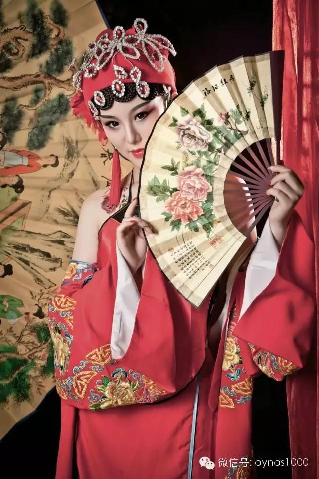 性感另類的古裝肚兜美女