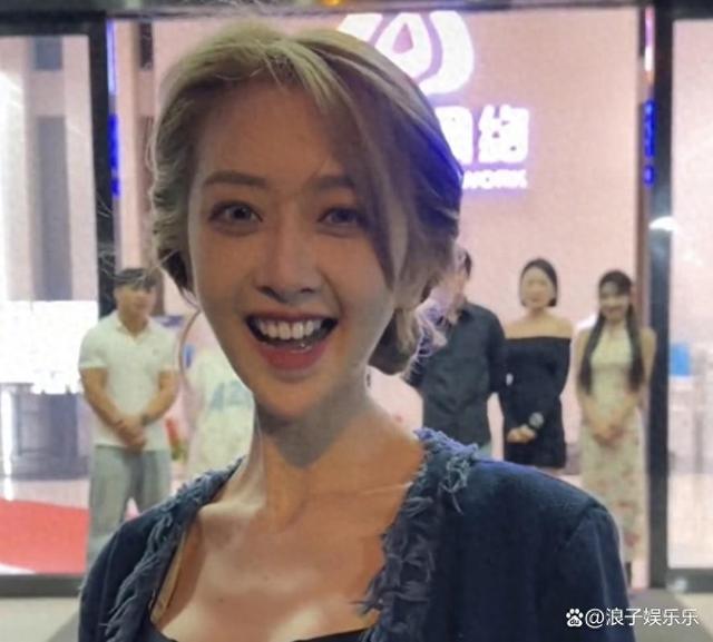 三只羊：性感美女主播卓仕琳，拌胸寫真身材勁爆，連看99次?。? onerror=