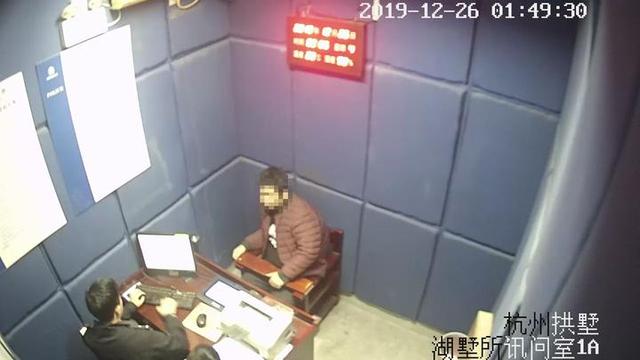 還手機(jī)沒(méi)拿到好處費(fèi)，的哥伸手抓女乘客胸部后后悔：要不你打我，甩我兩個(gè)巴掌也行啊