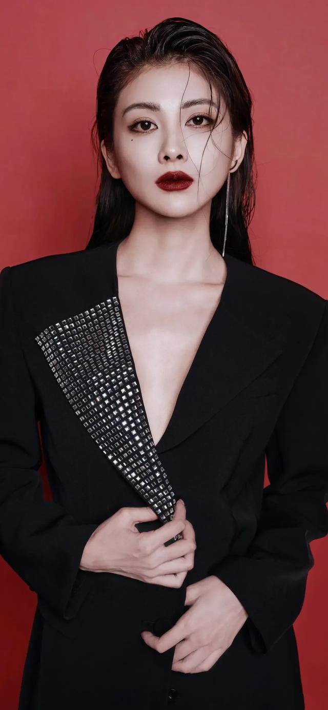 美女王伊瑤