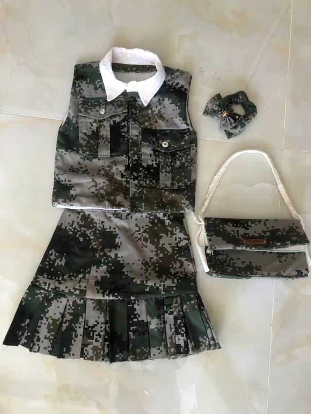 軍裝變“日式制服短裙”，女大學生的爆改讓網(wǎng)友炸鍋：不懂尊重！
