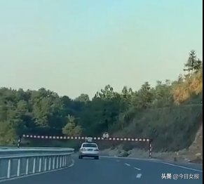 兩妙齡女子寶馬車頂劃拳視頻火了！不是“好嗨喲”是“超危險”！