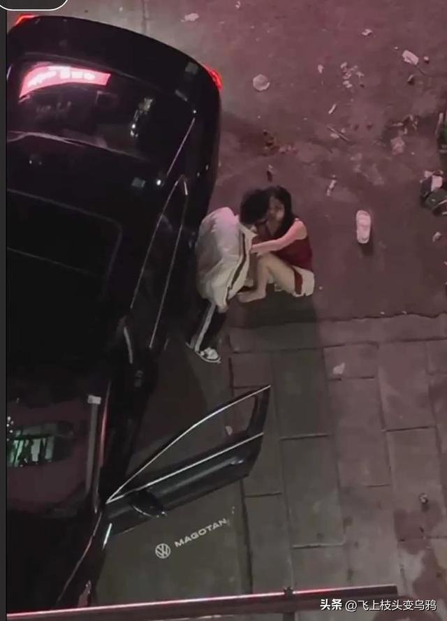 刺激！長(zhǎng)腿美女小姐姐被暴揍