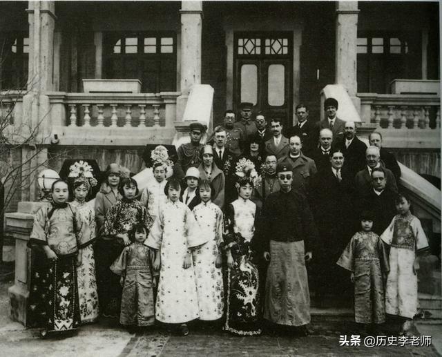 末代皇后婉容：晚清公認(rèn)的美女，瘋狂吸食鴉片致使兩條腿都無(wú)法動(dòng)