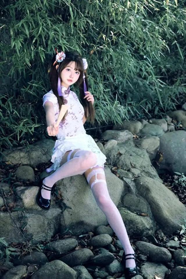 中華小娘子COS，白絲、旗袍甜妹，這顏值和身材簡直太太太愛了