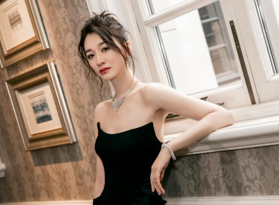 李小冉的胸，閆妮的腿，殷桃的腰，這6位中年女星性感起來(lái)迷死人