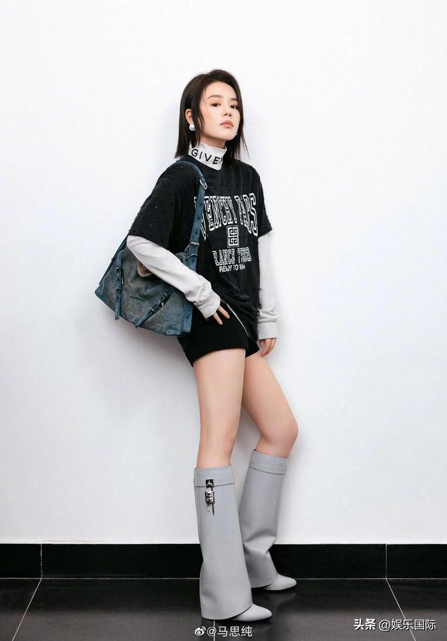 馬思純曬個(gè)性美照 踩長靴露美腿表情好傲嬌