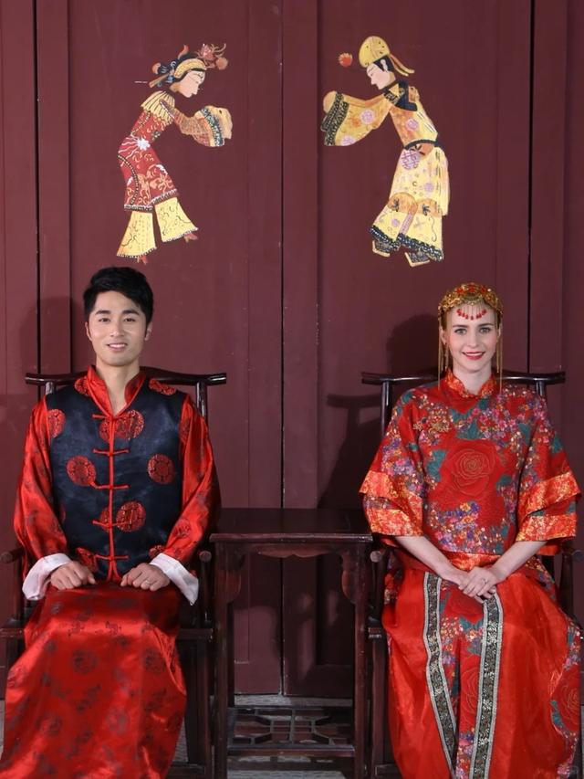 湖北小伙娶澳洲美女，婚后生倆娃，媳婦年入40萬，小伙成全職奶爸
