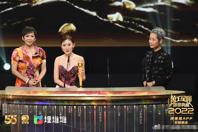 TVB紅毯眾多美女云集，不畏寒冷穿黑絲短裙露長腿，身材凹凸有致