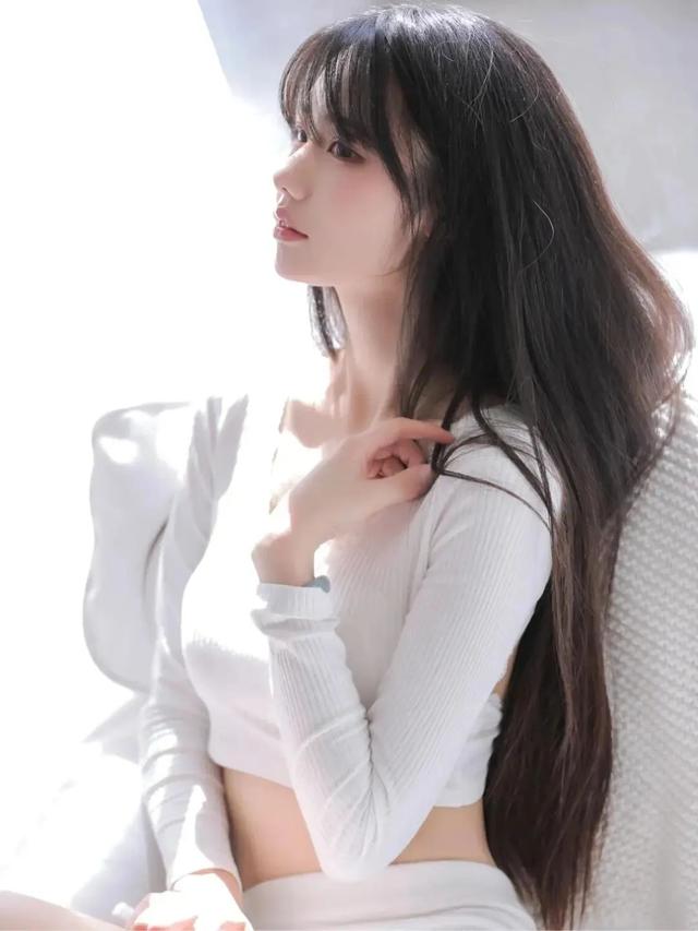 美女寫真：純欲，牛奶肌少女～