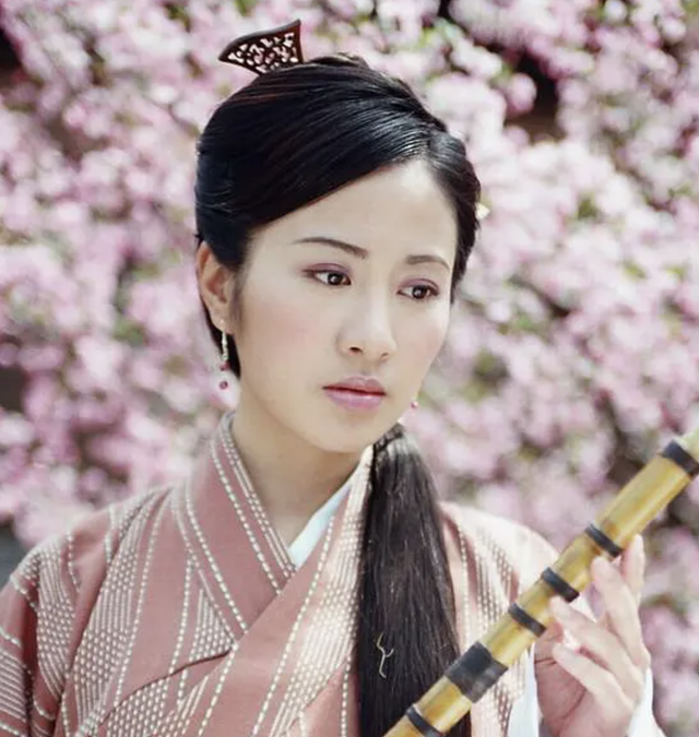 葉璇“變臉”？6位港風(fēng)女神容顏大改：有的圓臉變尖臉，有的臉僵