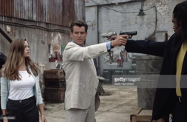 “007美女博士”主演的6部大尺度電影分享