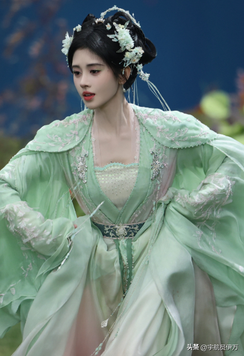 明明長得風(fēng)情萬種，卻演土掉渣的“丑女”，這5位女星誰更辣眼睛