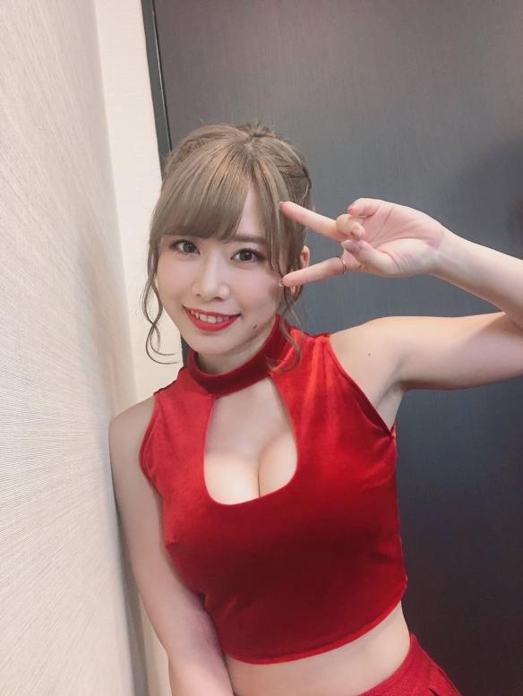 豐滿車燈奪人眼球！日本正妹偶像 奧津マリリ 美照賞