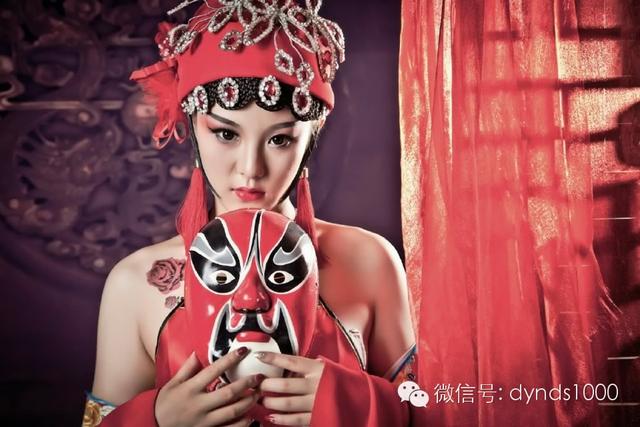 性感另類的古裝肚兜美女