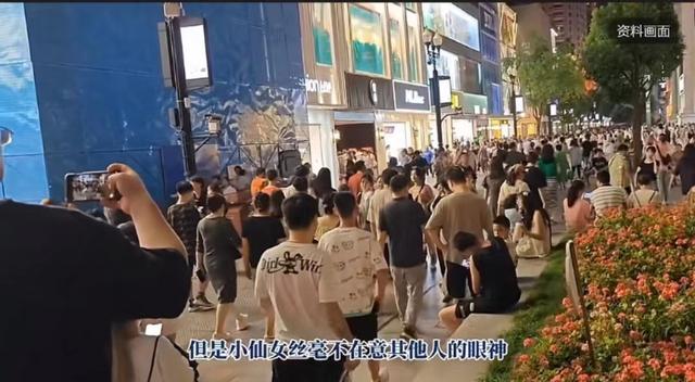 辣眼睛事件！美女全裸逛街視頻曝光，網(wǎng)友熱議：真相不敢相信！