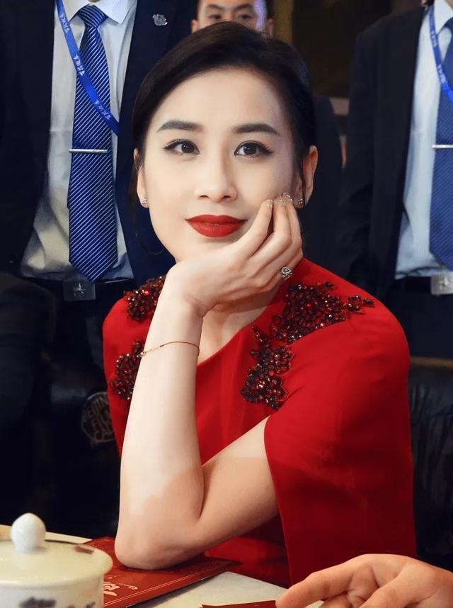 長著一張“長臉”也好看的5位女星，個個仙氣飄飄，你最喜歡誰？